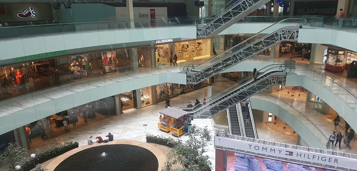 La afluencia a los centros comerciales cae un 1,1% en septiembre por la ralentizaci&oacute;n del consumo